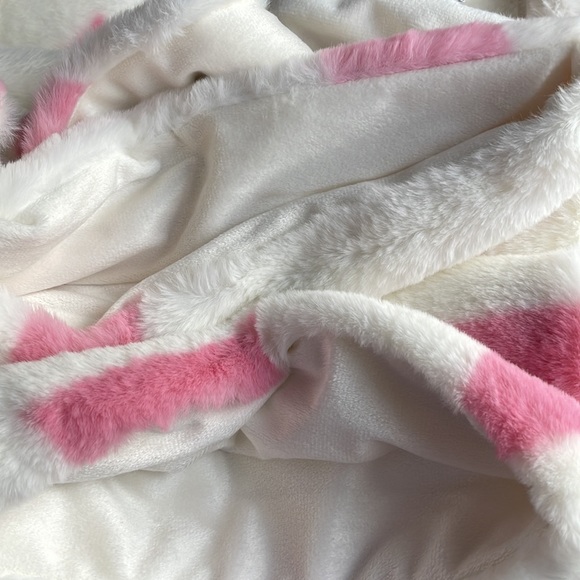 🎉HP🎉🌲RACHEL ZOE Soft, plush oversized Holiday Faux Fur Throw🌲NWT🌲 - Picture 13 of 13